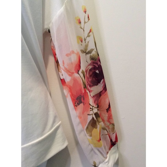 E. LUNA SHEER FLORAL SLEEVE TOP L - Picture 4 of 7